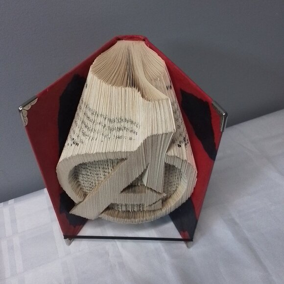 Marvels Avengers 3 Dimensional Book Sculpture - Picture 2 of 5